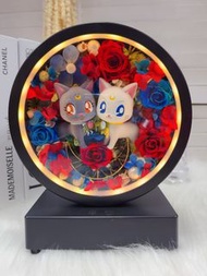 七彩燈 藍芽喇叭 露娜 瓦提麥斯 Lula 美少女戰士 美少女 月亮 貓 黑貓 白貓 永生花 燈 玫瑰 保鮮花 花束 繡球花 花 生日 禮物 情侶 閨蜜 畢業 結婚禮物 情人節禮物 母親節禮物  畢業