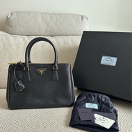 ~~Prada 殺手包 黑金中號~~