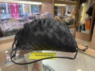 （法國代購）BOTTEGA VENETA BV 全新黑色全皮編織雲朵包斜背包 585852