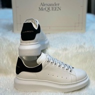 🛍️ 最後一波優惠・開搶倒數中！【ALEXANDER MCQUEEN】經典黑白 麥坤小白鞋(下單前須先私訊)