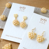 烘焙麵包店系列.小熊曲奇與圓圓蜜瓜包.手工耳環(接單訂製)
