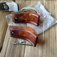 SUZUKI Turn signal original rc100 bravo front right part no. 35600-3542R