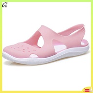 sandal perempuan sandal perempuan bertutup Kasut lubang wanita musim panas yang tidak licin memakai 