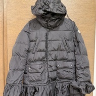 Moncler下裙擺羽絨外套