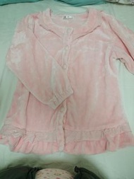 粉紅色絨毛睡衣