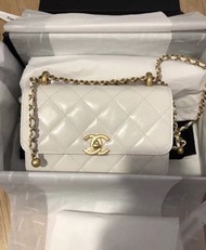 21A Chanel 19cm雙金球小號白色