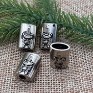 Silver-plated chrome heart dagger aglet button used to attach shoes, shirts, backpacks and bags.