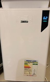 新買ZANUSSI 金章 ZD2023 20L 抽濕機