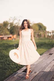 sri_dress01 "Lady in the garden"