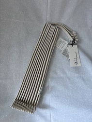 🤍New 全新品．三宅一生 me ISSEY MIYAKE 的經典 TRUNK PLEATS BAG（樹幹包/壓褶包)。 Issey Miyake me 風琴袋．Creamy White
