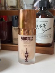 Charlotte Tilbury Airbrush Flawless Foundation 粉底液