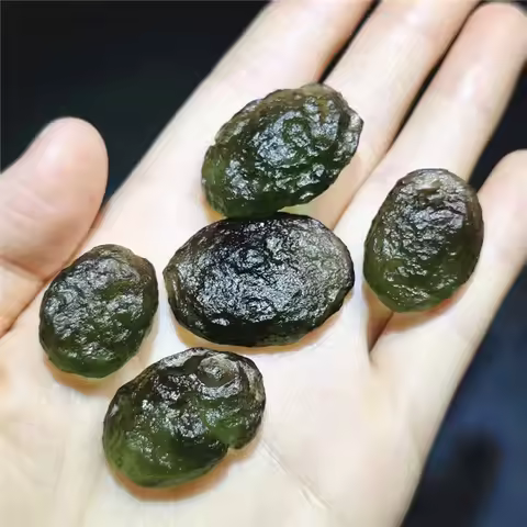 5-25g Quality Natural Moldavite Green Aerolites Crystal Stone for Pendant Energy Apotropaic Czech Me