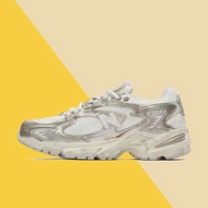 New Balance NB725v1：舒適、百搭、防滑、耐穿的Y2K低幫老爹鞋－男女皆宜的復古香檳色 ML725GB1