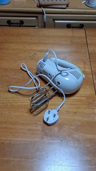 白色綠色手提電動打蛋器 附帶攪拌棒