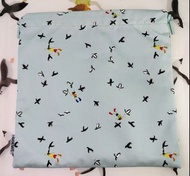 SOLD❌LOEWE 🦊 Suna Fujita (Drawstring Pouch Penguins) 現貨全新香港LOEWE專門店購入🎁行貨不是水貨🎁不需落訂面對面真誠交易🤝不議價賣完即止🦊Com