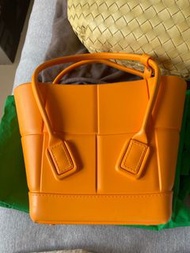 Bottega Veneta arco rubber mini tote tangerine mate 鮮橙橘 手提袋 手提包 海邊包包 防水包包