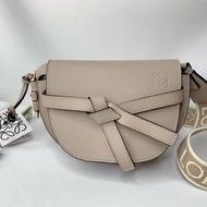 LOEWE 沙色Mini Gate