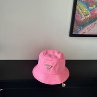 Prada 粉色漁夫帽