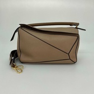 LOEWE 沙色PUZZLE包 中號