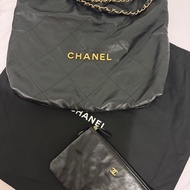 CHANEL 22黑金中號