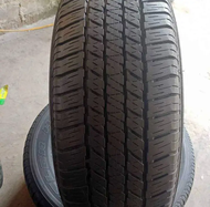 ban mobil ukuran 265/65 R 17 kondisi barang second 75 persen