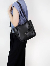 DEC Collection • Cluvie Shouplder Bag