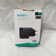 AUKEY QUICK CHARGER 3.0