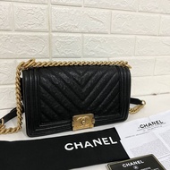 VGC Chanel Boy Medium 25cm Chevron Shiny Black Caviar Ghw #26