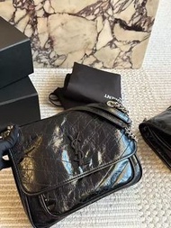 ✨YSL Saint Laurent Niki復古褶皺小牛皮斜挎單肩包 中號 女款 黑色
