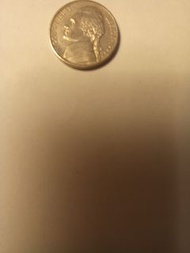 這是一枚1995美國 5 美分硬幣，通常被稱為「鎳幣」(Nickel)。

硬幣正面描繪了美國第三任總統湯瑪斯·傑佛遜 (Thomas Jefferson) 的肖像。

上方文字為「IN GOD WE