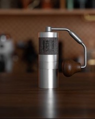 ✅全新正廠正貨✅  1zpresso Q2S手搖磨豆機｜濾杯 手沖壺 磨豆機 咖啡杯 烘豆機｜接受信用卡付款💳 ｜Coffee Stage 咖啡舞台