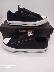 CONVERSE305: 11-111HN MBK   สีดำ ราคาป้าย 1350 ลด 40% เหลือคู่ละ  810 บาท