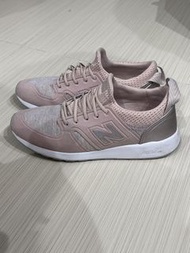 New Balance 420 粉色運動鞋