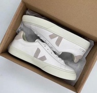 👀全新現貨VEJA Campo 經典 低幫時尚板鞋 灰尾灰V