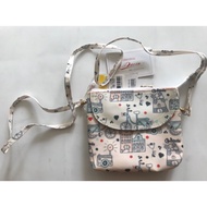 White G Davin sling bag