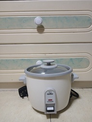 Zojirushi象印 0.6公升傳統電飯煲 NH-SQ06
1至3杯米 1至3人份量1至6碗飯
85%功能全正常
有運行影片提供
有意請pm我及馬鐵沙田圍站B閘口交收多謝