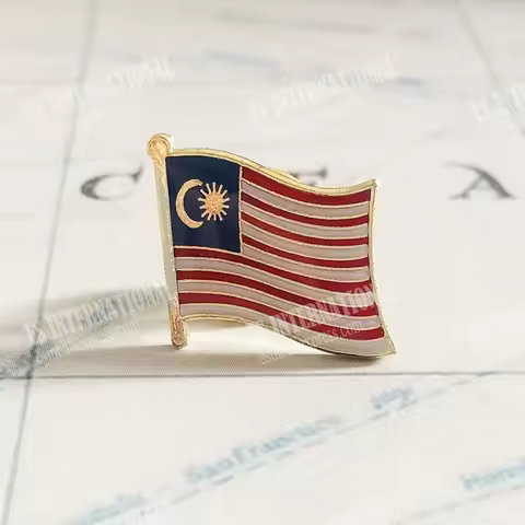 Malaysia National Flag Lapel Pins Crystal Epoxy Metal Enamel Badge Paint Brooch Souvenir Suit Person