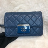 Chanel 藍色大琺瑯扣鏈條包 XB891