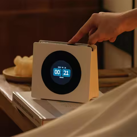 New product: lyrics wireless Bluetooth speaker, square screen, portable, mini clock display, small s