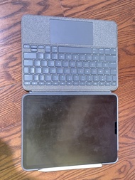 iPad Air 5 256Gb連 Logitech Combo Touch 鍵盤 加 Apple Pencil 2