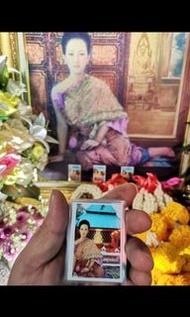 泰國佛牌❤️阿贊尊親自加持…派更也Mae Nik 姐姐相片，後有法印佛曆2564