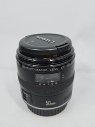 Canon EF 50mm f2.5 Macro (not 100mm 60mm f2.8)