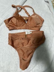 Trissia polewear