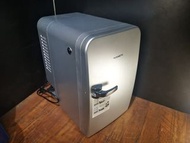 可熱可冷 嬰兒奶。DOMETIC MF-V5M 5公升熱電式迷你雪櫃 汽車冰箱。酒店冰箱。商務冰箱。小套房用冰箱。。醫療用冰箱。特種冰箱。