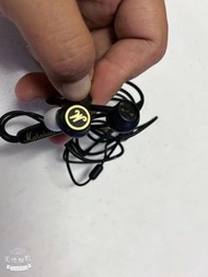 （暇疵！有ㄧ耳外logo掉了！不影響功能！功能正常）音質好、二手marshall 入耳式有線耳機（真品！無外盒）