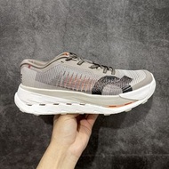 On Cloudmonster 慢跑鞋