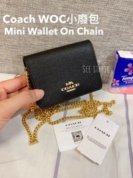 ✅香港現貨⭕️即買即寄⭕️只有一個⭕️靚價$599  Coach黑色CC logo小廢包 🎁 Mini Wallet On A Chain / crossbody WOC  配有長金鏈可以斜孭 ，WO