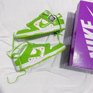 Supreme x Nike SB Dunk Low