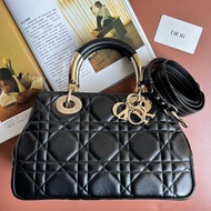 Jisoo 同款 ::Christian Dior::Lady 95.22 Lady Dior 黛妃包 黑色中型籐格紋手提包斜背包 肩背包