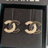 代購全新 new Chanel Earrings 香奈兒 黑金CC耳環 ABB931